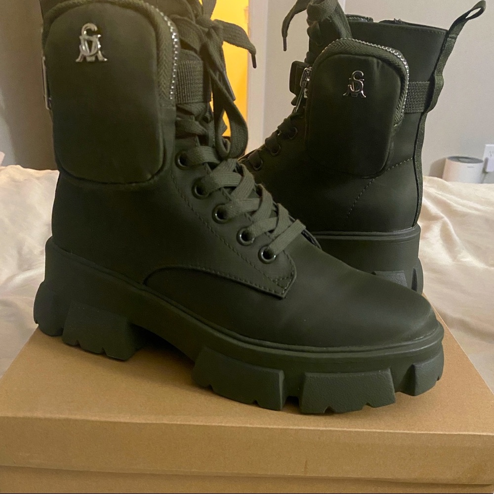 Steve Madden Olive Thora Pocket Boots Size 8.5